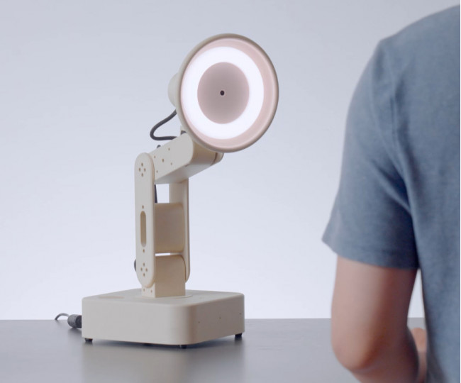 ИИ-робот-компаньон Autonomous Lamp